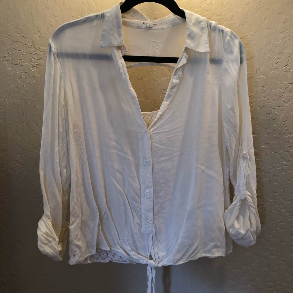 Two by Vince Camuto Blouse - Picture 2 of 4
